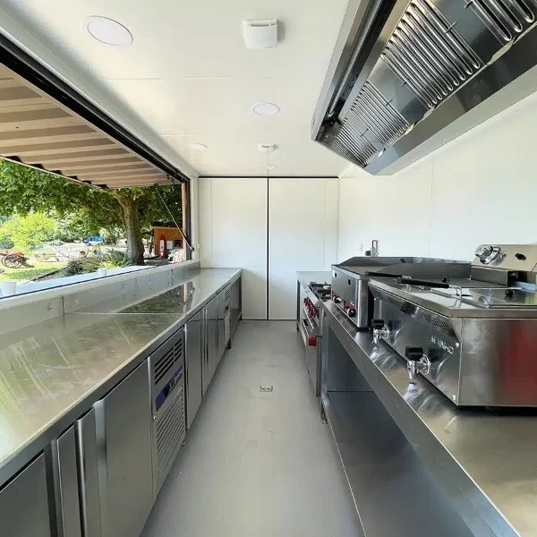 mobiler-container-snackstand-gallery-1-1753488750 Puesto de comida móvil