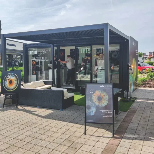 Contenedor comercial con ventana panorámica