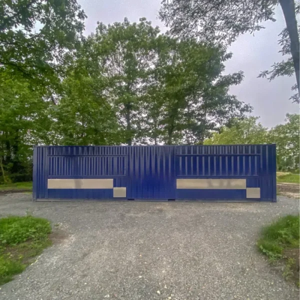 Contenedor comercial con ventana panorámica